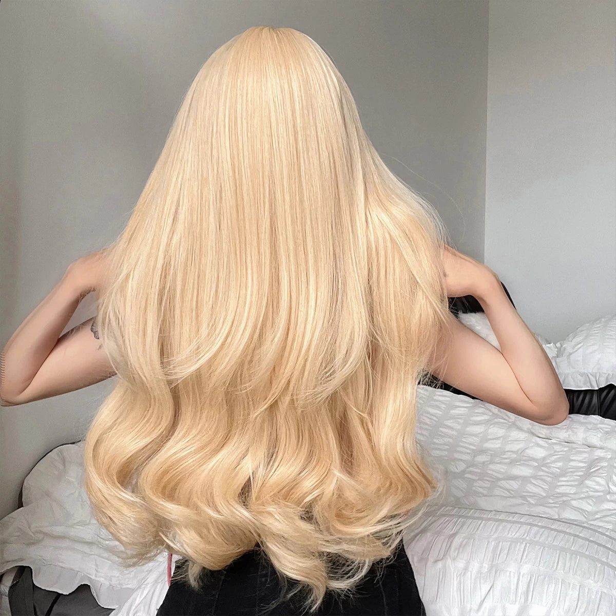Long Blonde Wavy Synthetic Wigs